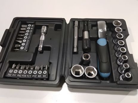 Набір інструментів APRO (251431) 72Т/тріскачка, 31 насадка Набір інструментів APRO (251431) 72Т/тріскачка, 31 насадка