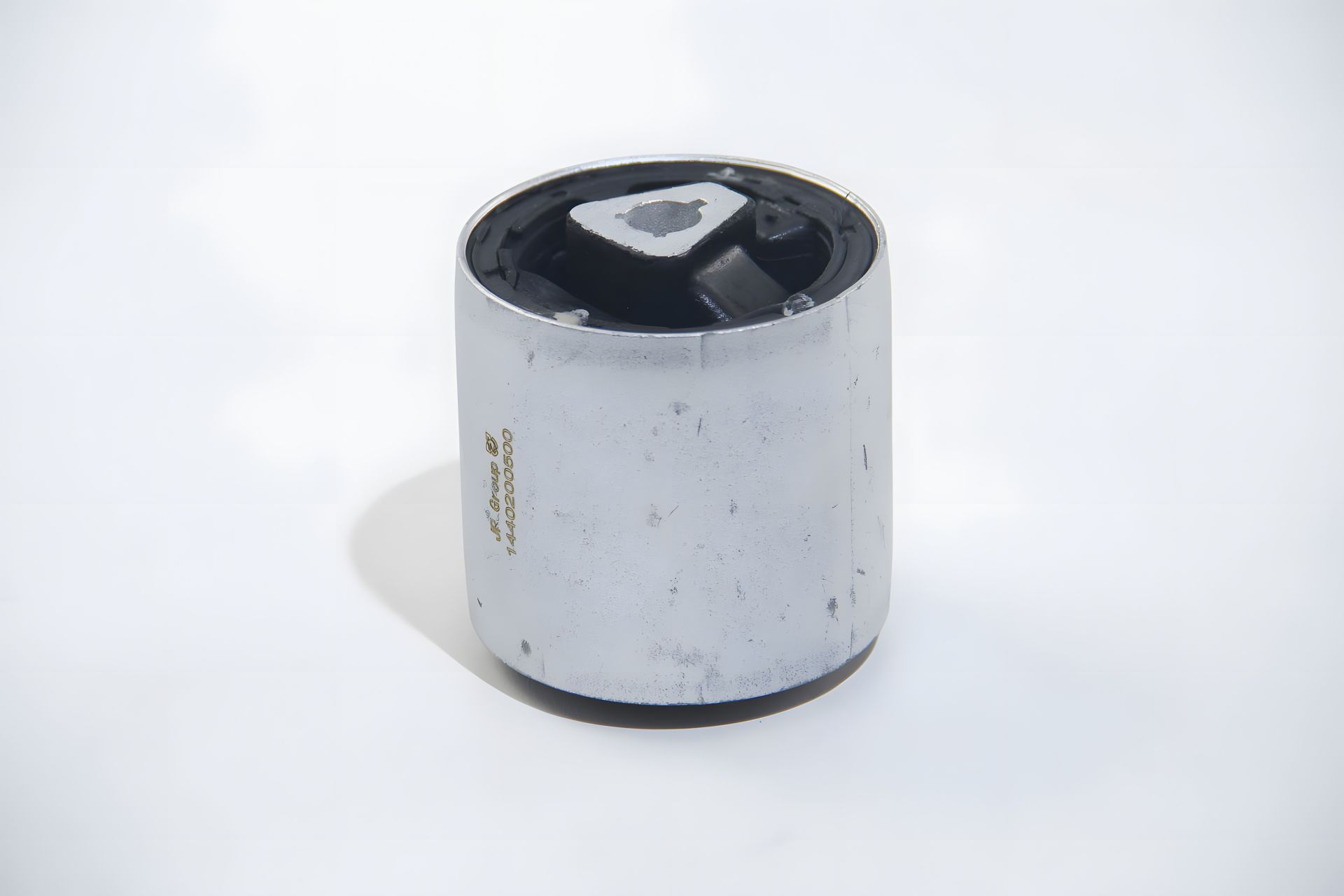 Сайлентблок переднього важеля (зверху) BMW E60/61 2.0-5.0 01-10, JP Group (1440200500) для плавної їзди Сайлентблок переднього важеля (зверху) BMW E60/61 2.0-5.0 01-10, JP Group (1440200500) для плавної їзди