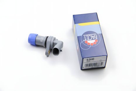 Датчик колінвала FIAT BRAVO II/ OPEL ASTRA H, VECTRA C 1.9D/2.4D/3.2 02-, FACET (90440) Датчик колінвала FIAT BRAVO II/ OPEL ASTRA H, VECTRA C 1.9D/2.4D/3.2 02-, FACET (90440)