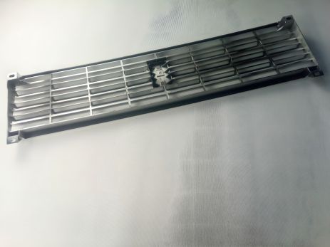 Радиаторная решетка ВАЗ 2105, пластик и хром (2105-8401014) Радиаторная решетка ВАЗ 2105, пластик и хром (2105-8401014)