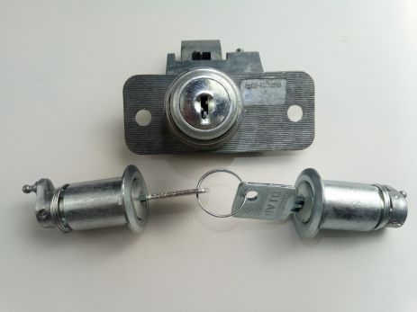 Личинки та замок багажника Таврія (UA1102-6305410)