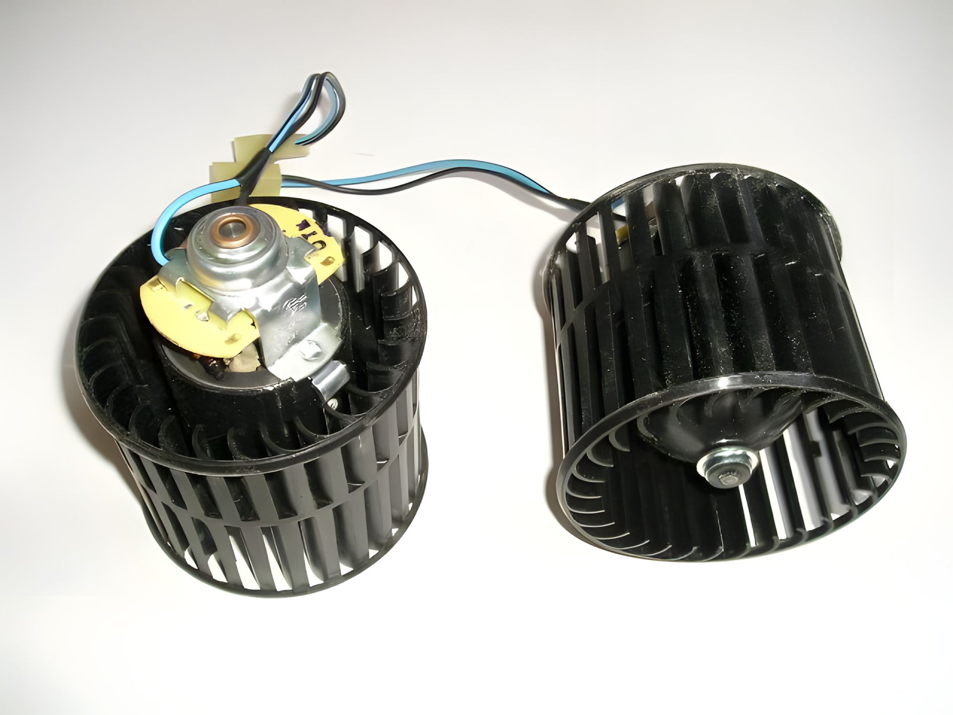 Мотор отопителя для ГАЗ 3110 (45.3730-10) нового образца Мотор отопителя для ГАЗ 3110 (45.3730-10) нового образца