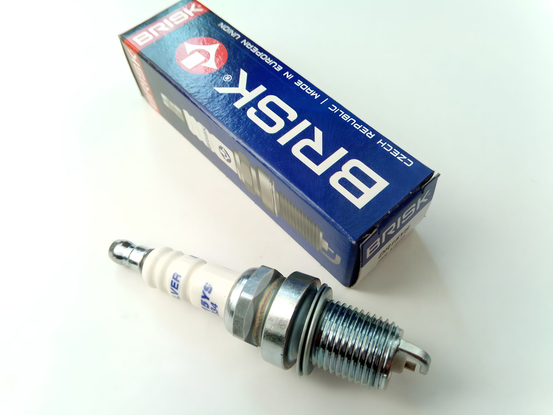 Свічка запалювання BRISK Silver DR15YS для ВАЗ 2112 (для газ. обладн.) (2112-3707010) (DR15YS.4K) Свічка запалювання BRISK Silver DR15YS для ВАЗ 2112 (для газ. обладн.) (2112-3707010) (DR15YS.4K)