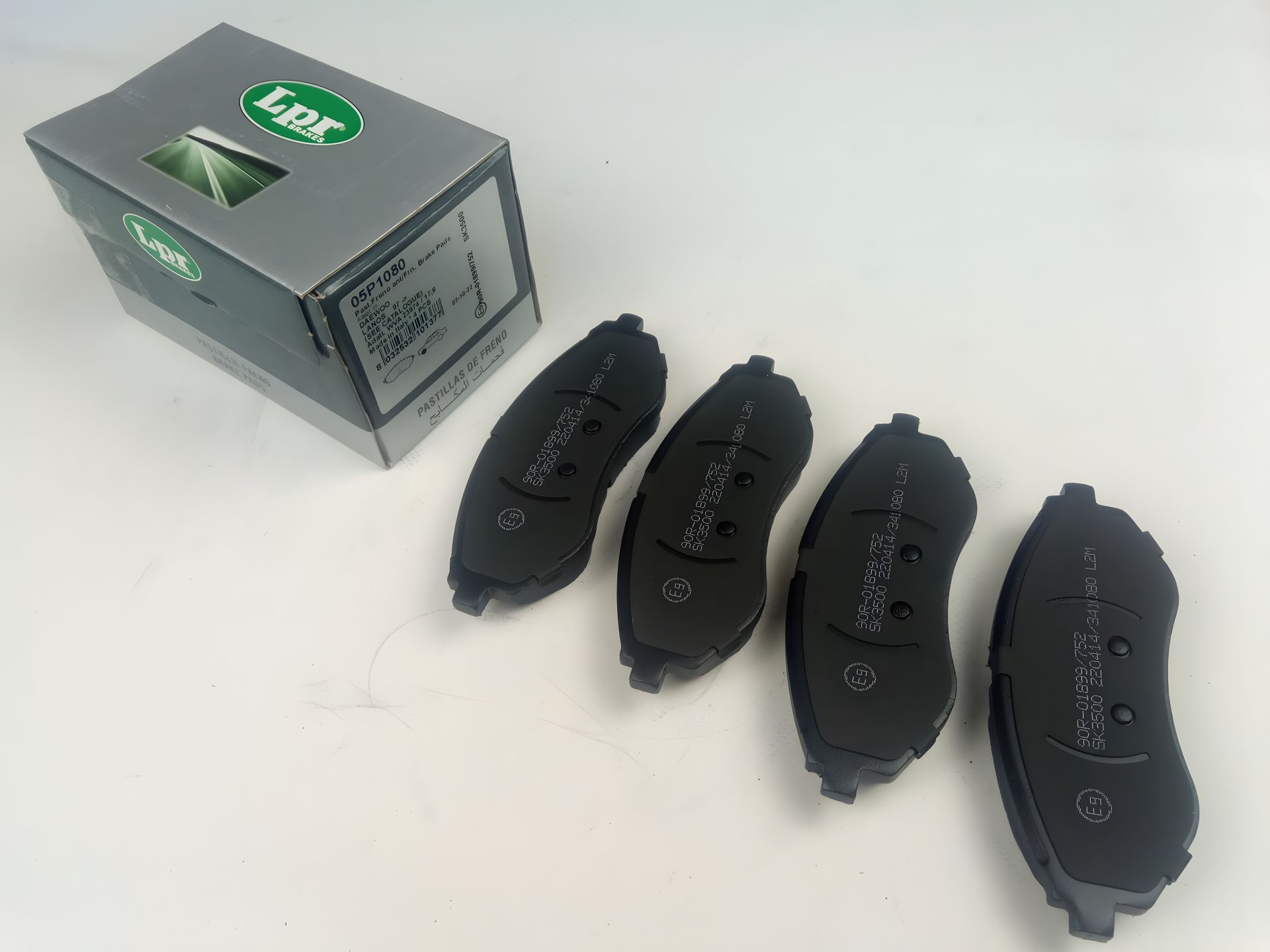 Тормозные колодки для Aveo, марка LPR (05P1080) (96534653) Тормозные колодки для Aveo, марка LPR (05P1080) (96534653)