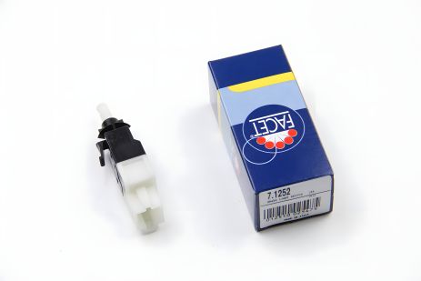 Стоп-сигналу датчик MB (906)/VW Crafter 06-, FACET (71252) Стоп-сигналу датчик MB (906)/VW Crafter 06-, FACET (71252)