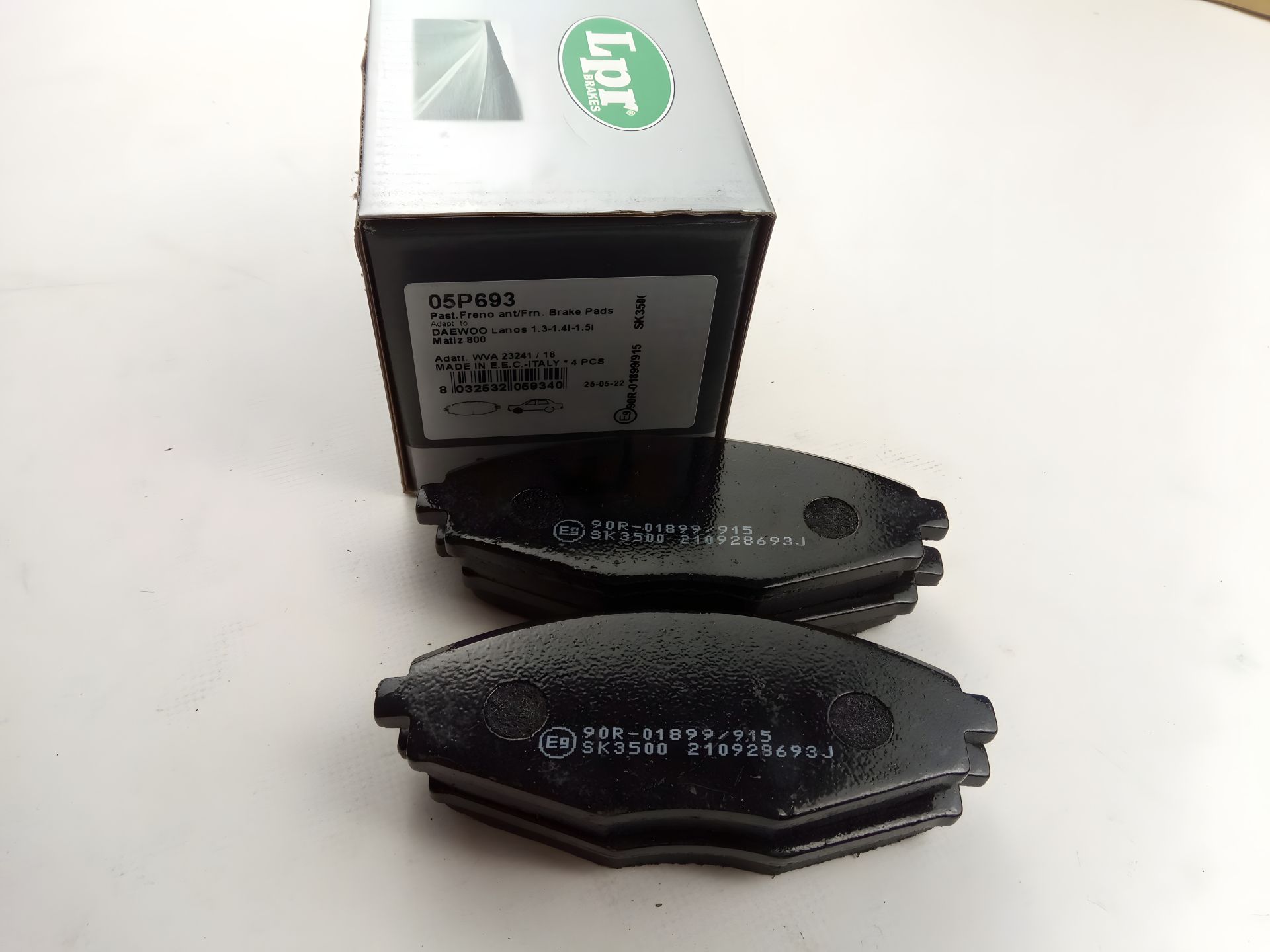 Передние тормозные колодки для Lanos 1.5, LPR (05P693) (96281945) Передние тормозные колодки для Lanos 1.5, LPR (05P693) (96281945)