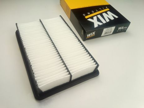 WIX (WA9774) (PE07133A0A) повітряний фільтр Mazda
