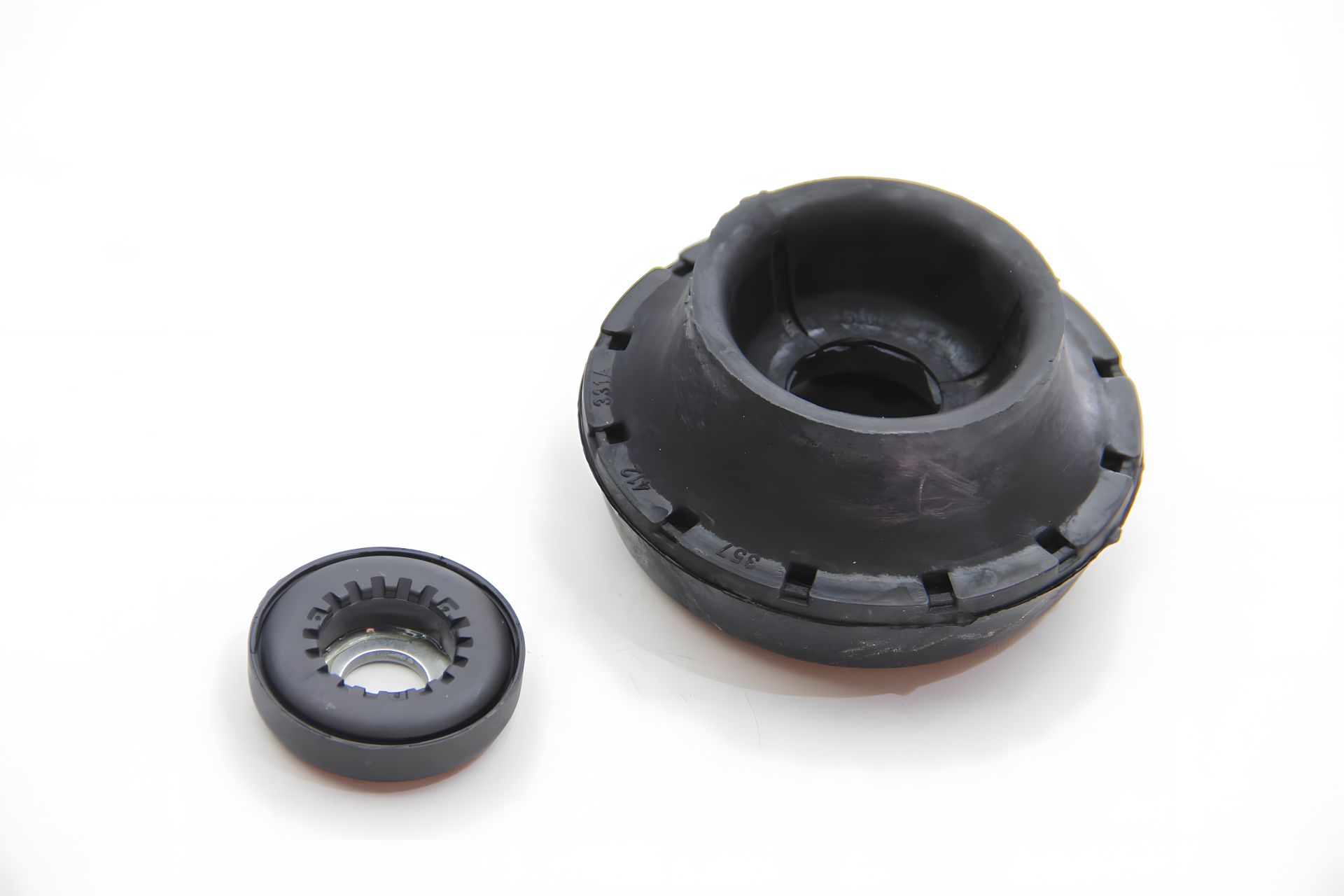 Амортизатора з підшипником Caddy II 95/Golf IV/Octavia опора, JP Group (1142400310) Амортизатора з підшипником Caddy II 95/Golf IV/Octavia опора, JP Group (1142400310)