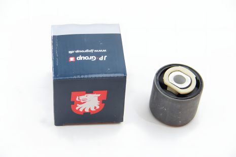 Сайлентблок переднего рычага Omega B 94-03 (спереди), JP Group (1240201500) Сайлентблок переднего рычага Omega B 94-03 (спереди), JP Group (1240201500)