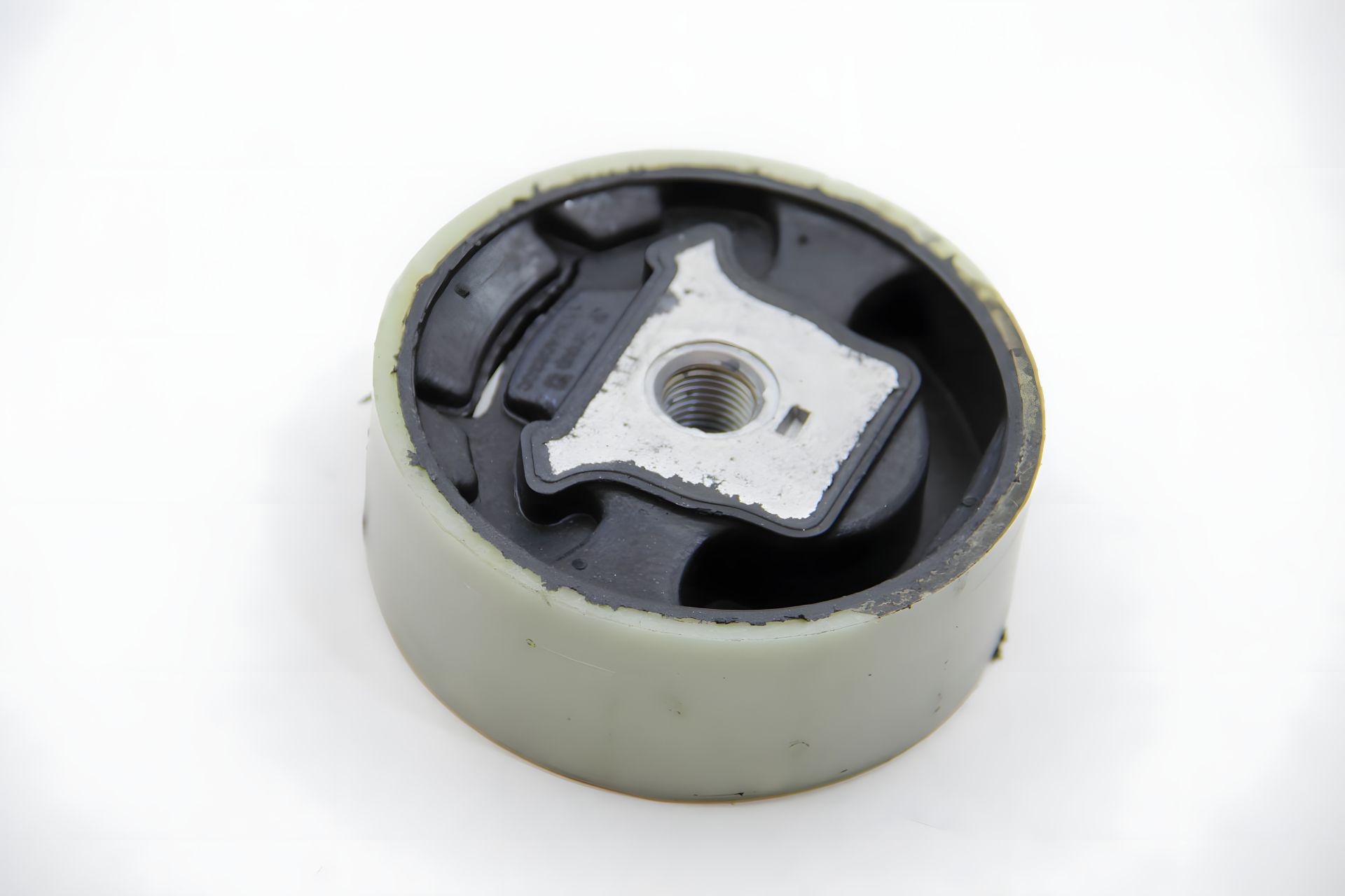 Задня подушка двигуна JP Group для Caddy/Golf V/VI/Octavia 04-/Passat/Jetta 05- Задня подушка двигуна JP Group для Caddy/Golf V/VI/Octavia 04-/Passat/Jetta 05-