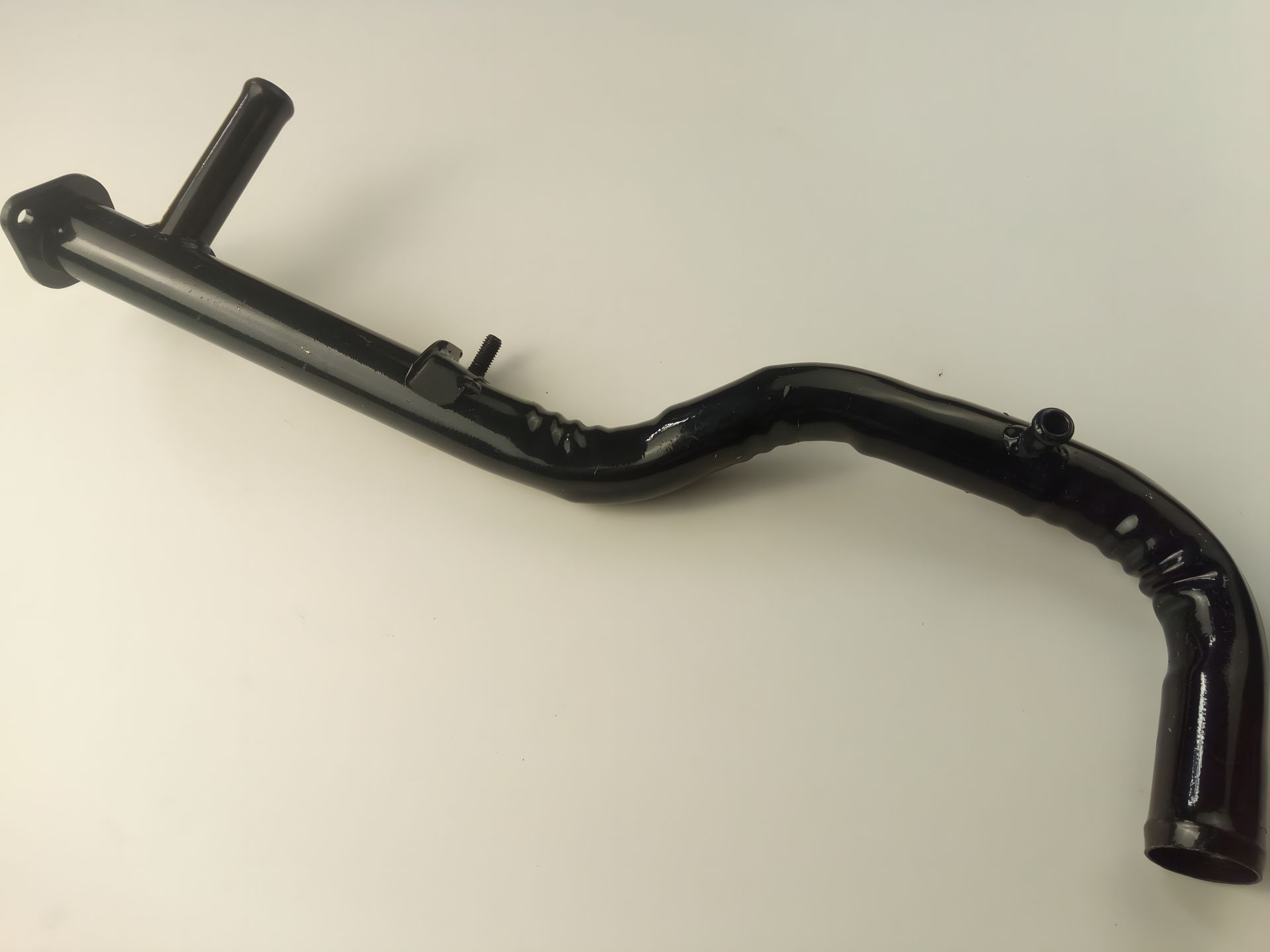 Тосолоотводящая трубка помпы ВАЗ 2108, (САКСАФОН) (2108-1303055) Тосолоотводящая трубка помпы ВАЗ 2108, (САКСАФОН) (2108-1303055)