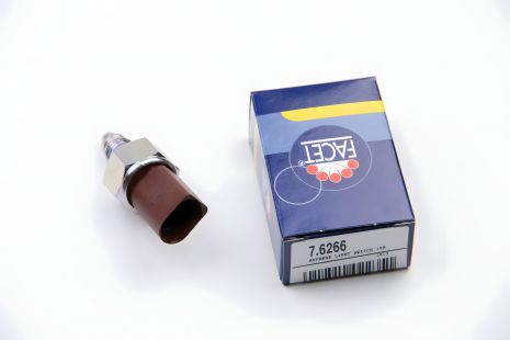 Датчик включения заднего хода Caddy III/Golf IV,V,VI/T5 04-, FACET (76266)