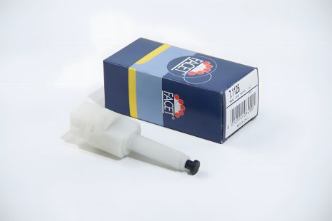 FACET датчик стоп-сигналу Skoda Superb/VW Passat/Audi A4/A6/A8 1.6-6.0 94-08 (71126)