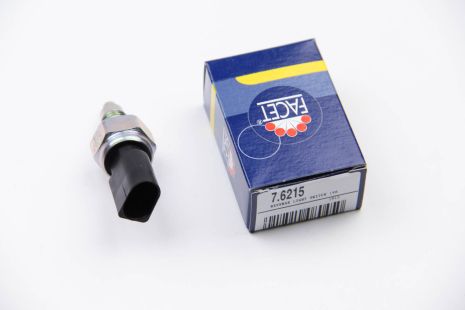Датчик заднього ходу T5 /Caddy III -11, FACET (76215)