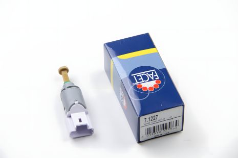 Вимикач стоп-сигналу для Logan 04-/Sandero 08-, FACET (71227)