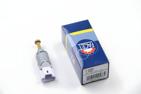 Вимикач стоп-сигналу для Logan 04-/Sandero 08-, FACET (71227) Вимикач стоп-сигналу для Logan 04-/Sandero 08-, FACET (71227)