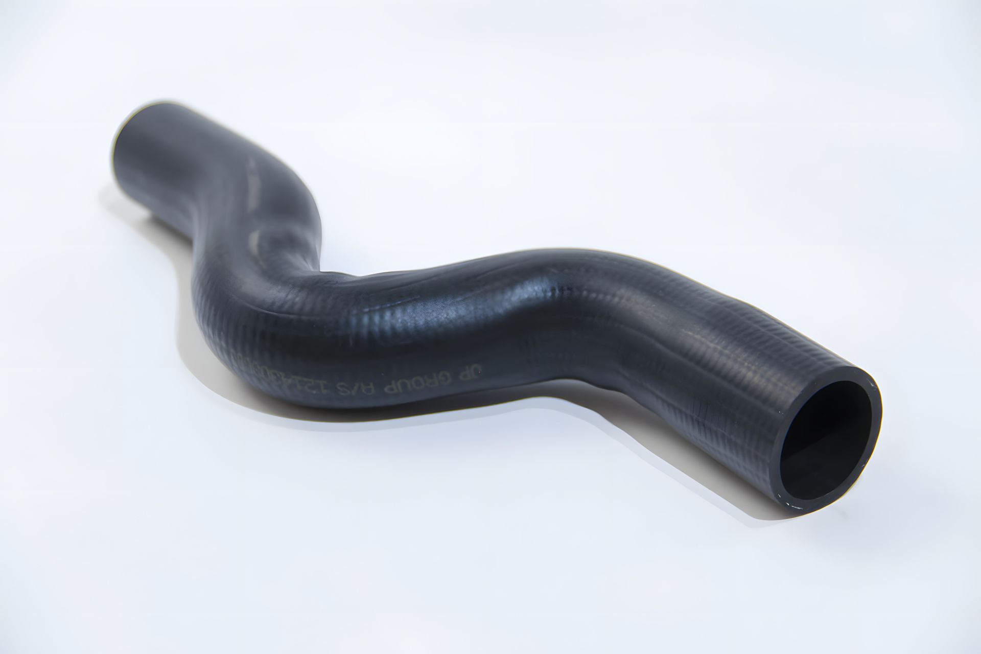 Радіаторний патрубок Vectra A 1.4-2.0 88-95, JP Group (1214303000) Радіаторний патрубок Vectra A 1.4-2.0 88-95, JP Group (1214303000)