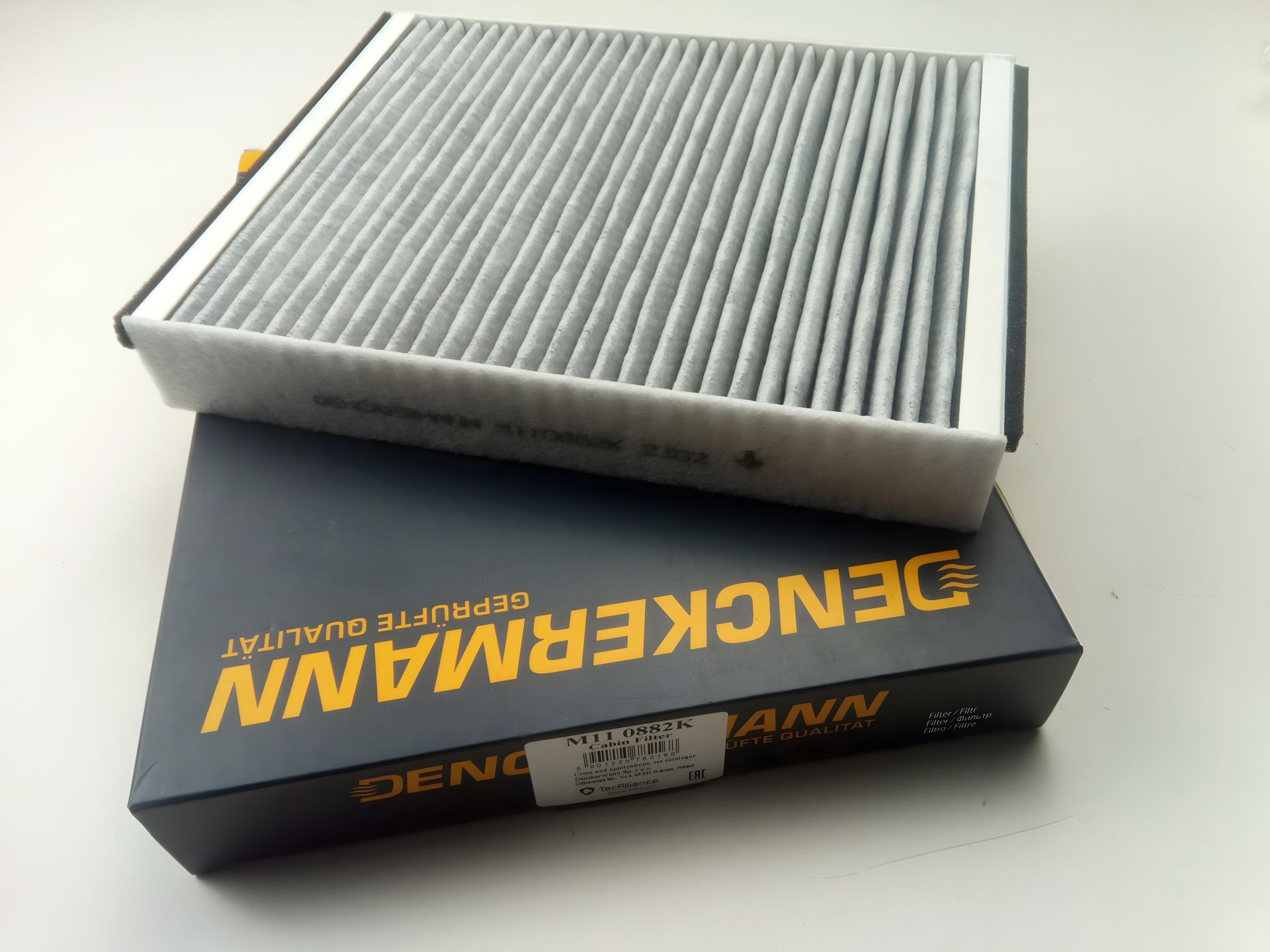 Угольный салонный фильтр FORD FOCUS III, KUGA II, DENCKERMANN (M110882K) Угольный салонный фильтр FORD FOCUS III, KUGA II, DENCKERMANN (M110882K)