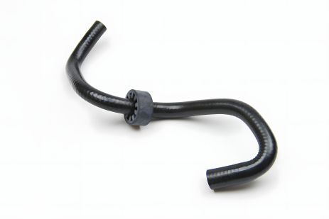 Патрубок LT 2.5 TDi 96- (масL радіатора - блок цилиндрів), BASBUG (BSG90720046)