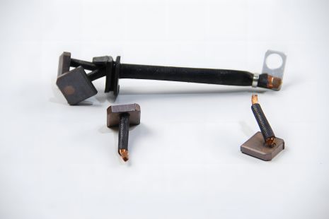 Комплект щеток стартера (1+2 шт., 17.5x18x4.5 мм), POWERMAX (81014493) Комплект щеток стартера (1+2 шт., 17.5x18x4.5 мм), POWERMAX (81014493)