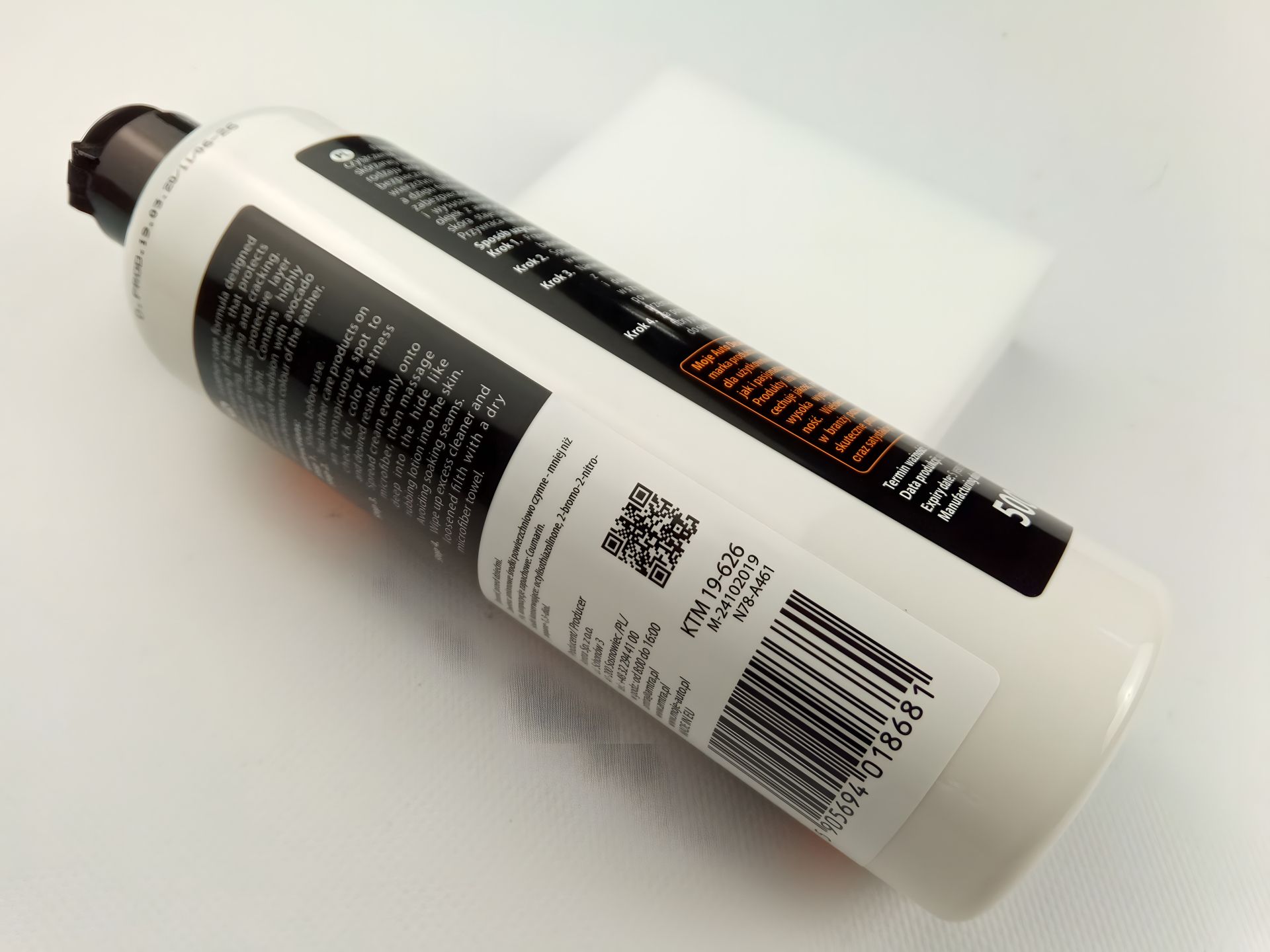 Молочко поліроль для шкіри Moje Auto (19-626) 500 мл+губка Молочко поліроль для шкіри Moje Auto (19-626) 500 мл+губка