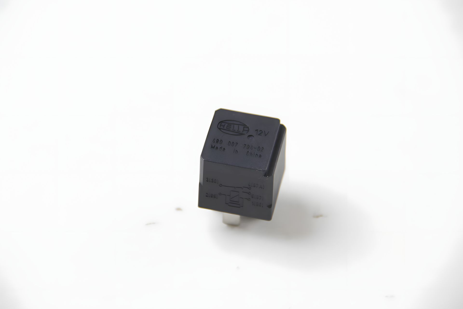 Реле управління холодного пуску (12V,30A) для MERCEDES 87-, HELLA (4RD007794021) Реле управління холодного пуску (12V,30A) для MERCEDES 87-, HELLA (4RD007794021)