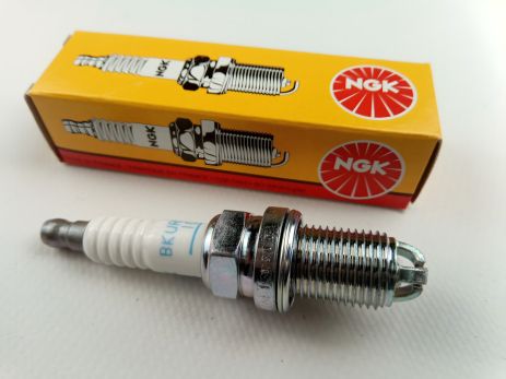 Свеча зажигания NGK BKUR6ET-10/2397 для VAG Свеча зажигания NGK BKUR6ET-10/2397 для VAG