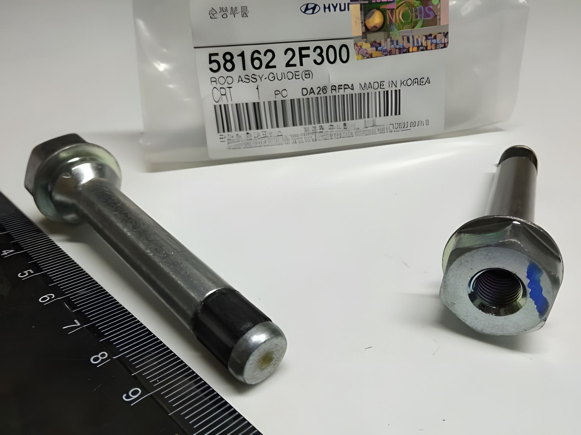 Суппортный палец передний/верхний для Hyundai/KIA, MOBIS (581622F300) (58162-2F300) Суппортный палец передний/верхний для Hyundai/KIA, MOBIS (581622F300) (58162-2F300)