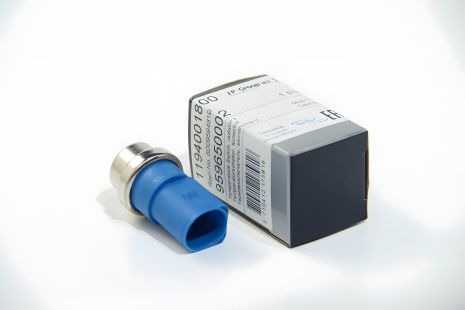 Датчик вентилятора (синий) AUDI A4/A6/VW Passat 1.4-2.8 96-05, JP Group (1194001800)