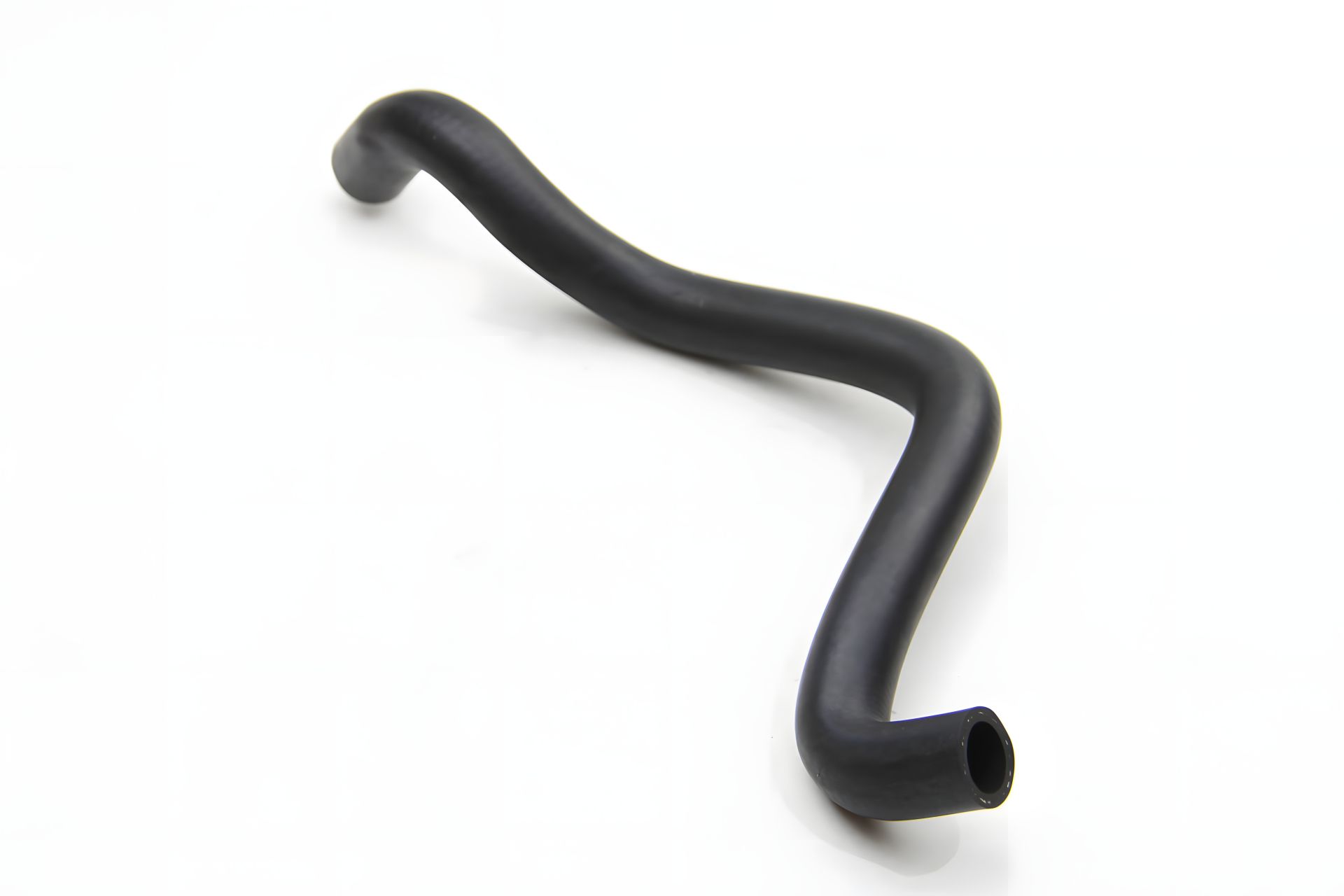 Патрубок радиатора для Audi 80-96 (к радиатору), JP Group (1114305000) Патрубок радиатора для Audi 80-96 (к радиатору), JP Group (1114305000)