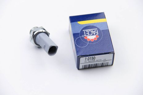 Датчик тиску оливи (0,9bar/1 конт./бежевий/з ущільн. Кільцем) FABIA/OCTAVIA 1.0/1.4 99-03, FACET (70150)