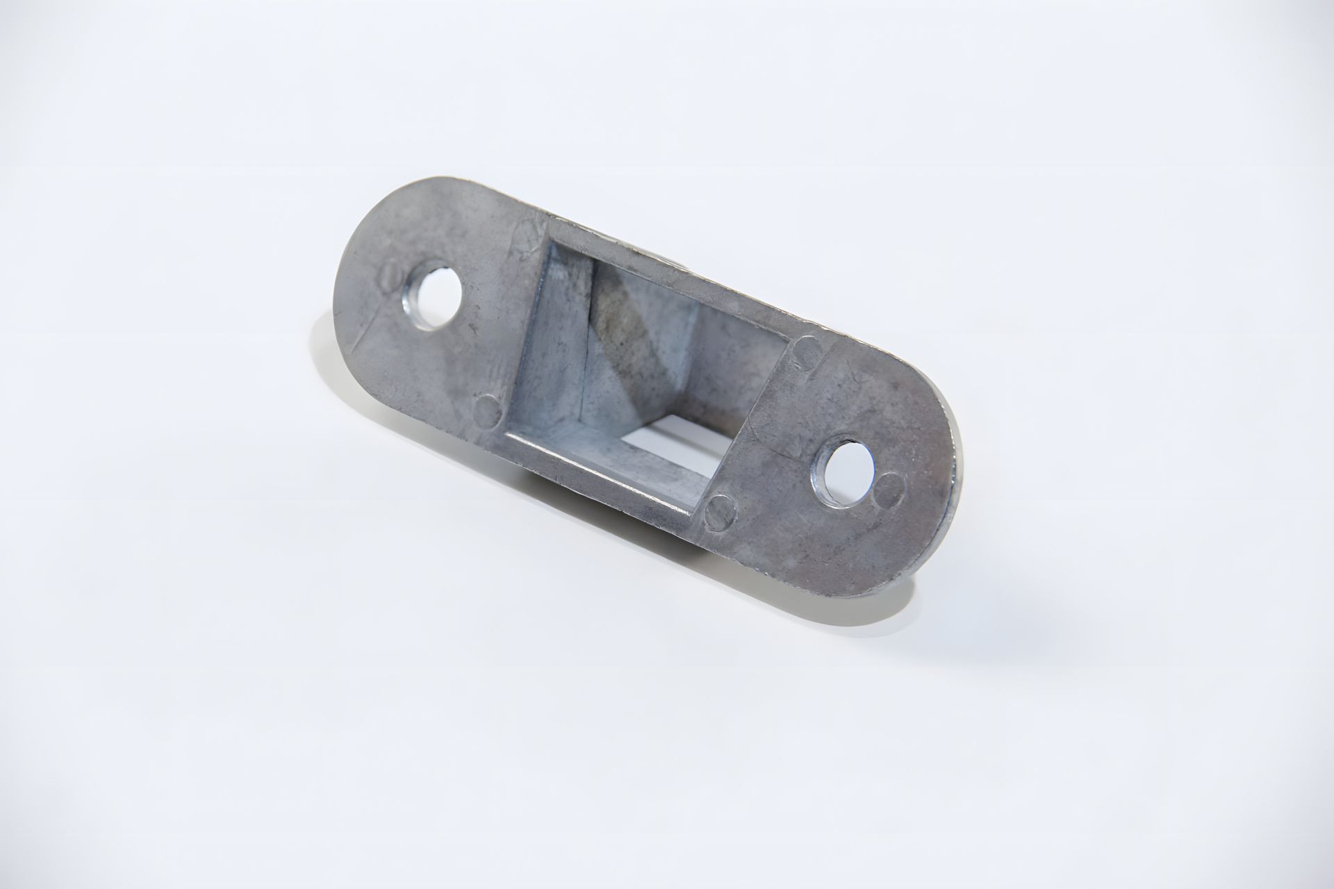 Задняя нижняя направляющая двери для Fiat Ducato/Peugeot Boxer/Iveco Daily 94-06, Autotechteile (50500) Задняя нижняя направляющая двери для Fiat Ducato/Peugeot Boxer/Iveco Daily 94-06, Autotechteile (50500)