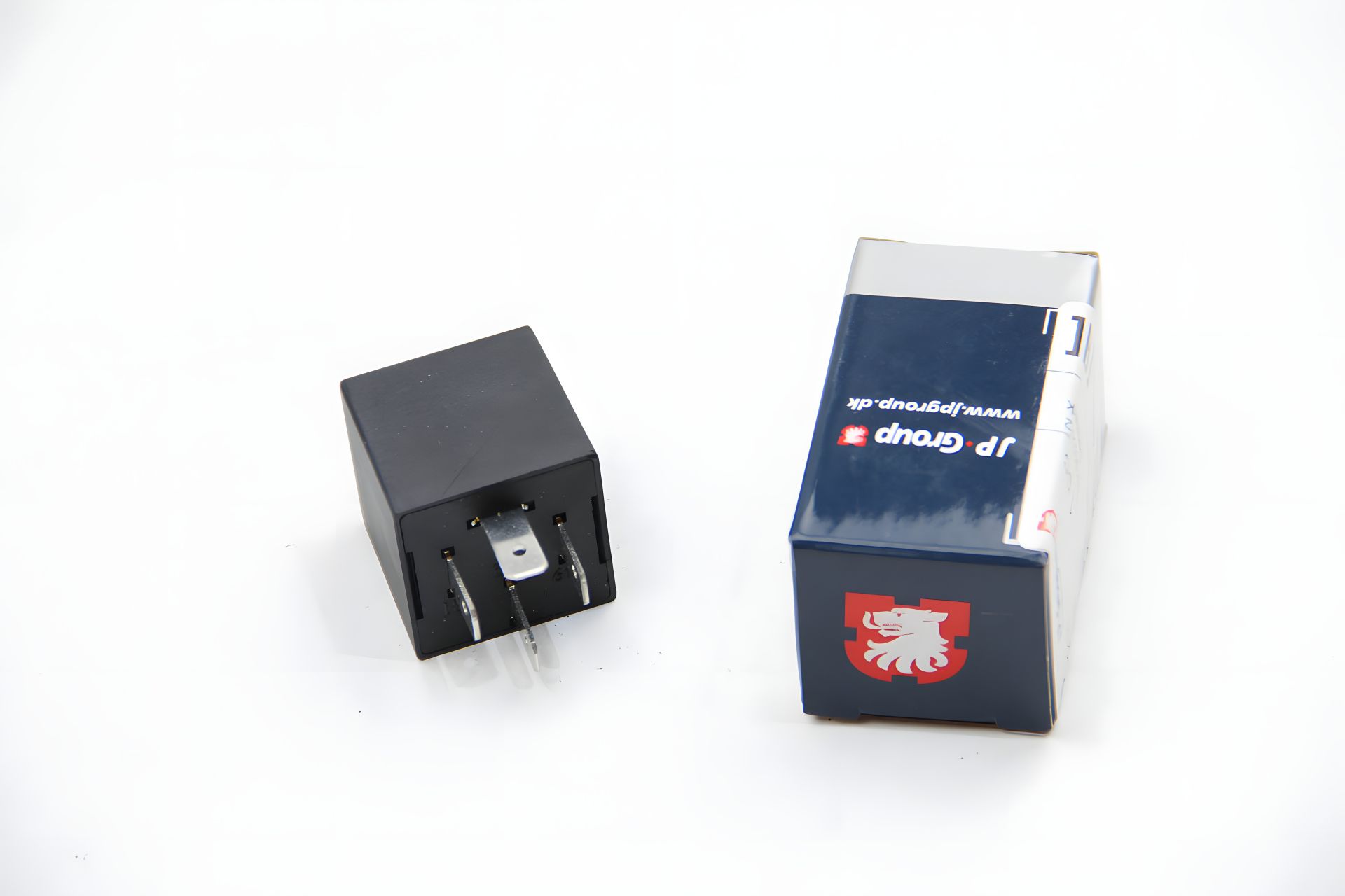 Реле аварийной сигнализации T4/Passat B4/Golf III JP Group (1199208400) Реле аварийной сигнализации T4/Passat B4/Golf III JP Group (1199208400)