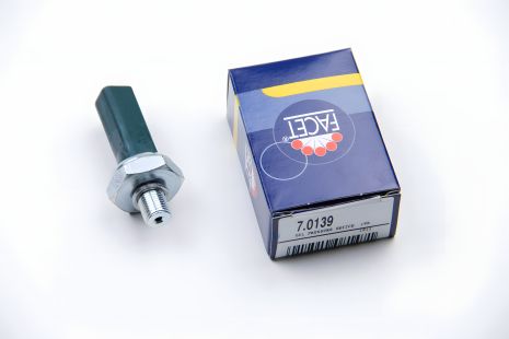 Датчик тиску оливи (0,5 bar/1 контакт, зелений) для VW Caddy III/Golf V 1.0-1.8 95-, FACET (70139) Датчик тиску оливи (0,5 bar/1 контакт, зелений) для VW Caddy III/Golf V 1.0-1.8 95-, FACET (70139)