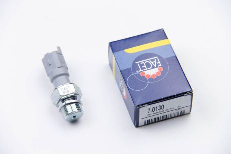 Датчик тиску оливи (0,5bar/1 конт./сірий)BERLINGO/JUMPER/DUCATO 1.4-3.0 93-, FACET (70130)