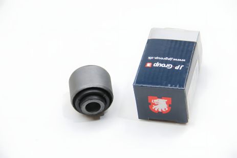 Сайлентблок заднего рычага для Audi A3/Octavia/Golf V/VI/Passat B6 (верх./наруж.), JP Group (1150300300) Сайлентблок заднего рычага для Audi A3/Octavia/Golf V/VI/Passat B6 (верх./наруж.), JP Group (1150300300)