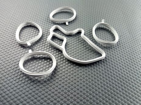 Прокладки впускного колектора ВАЗ 2112, силік. біла к-т 5 шт. РезТехПром (2112-1008636/38) Прокладки впускного колектора ВАЗ 2112, силік. біла к-т 5 шт. РезТехПром (2112-1008636/38)