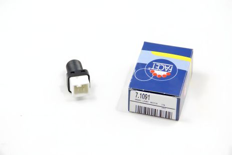 Датчик стоп-сигнала (под педаль) Berlingo/Jumpy/Expert /307 96-, FACET (71091) Датчик стоп-сигнала (под педаль) Berlingo/Jumpy/Expert /307 96-, FACET (71091)