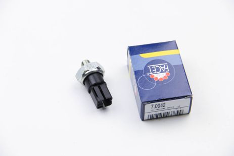 Датчик тиску оливи Nissan Suny/Almera 2.0D 00-, FACET (70042)