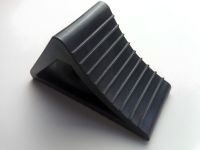 Противідкатний черевик (упор) гума (7.001.20.К9) Довжина 160мм висота 90мм кут 130 мм малий кут 110 мм