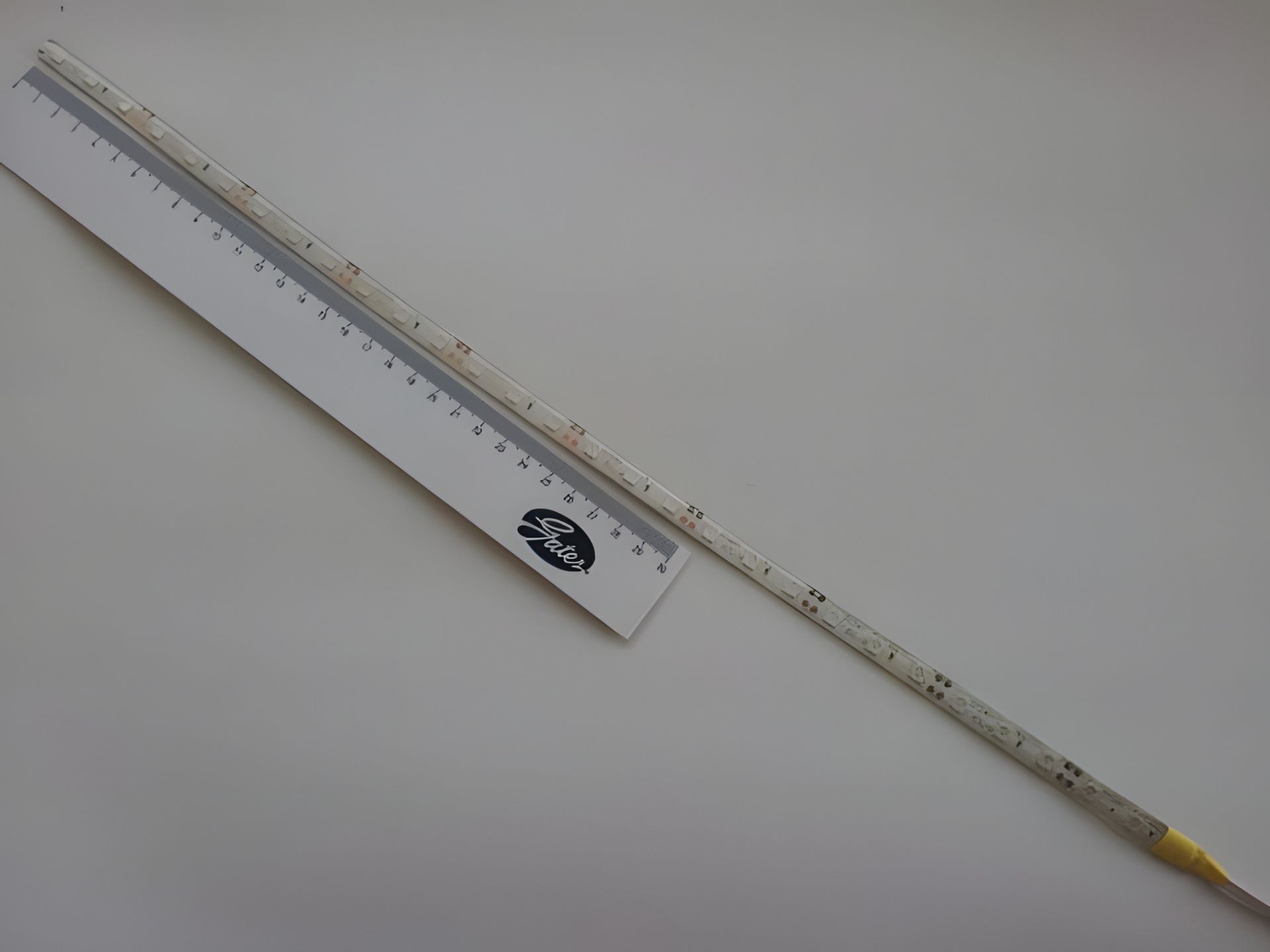 Світлодіодна стрічка жовта 24V 50см (50 х 50) Світлодіодна стрічка жовта 24V 50см (50 х 50)