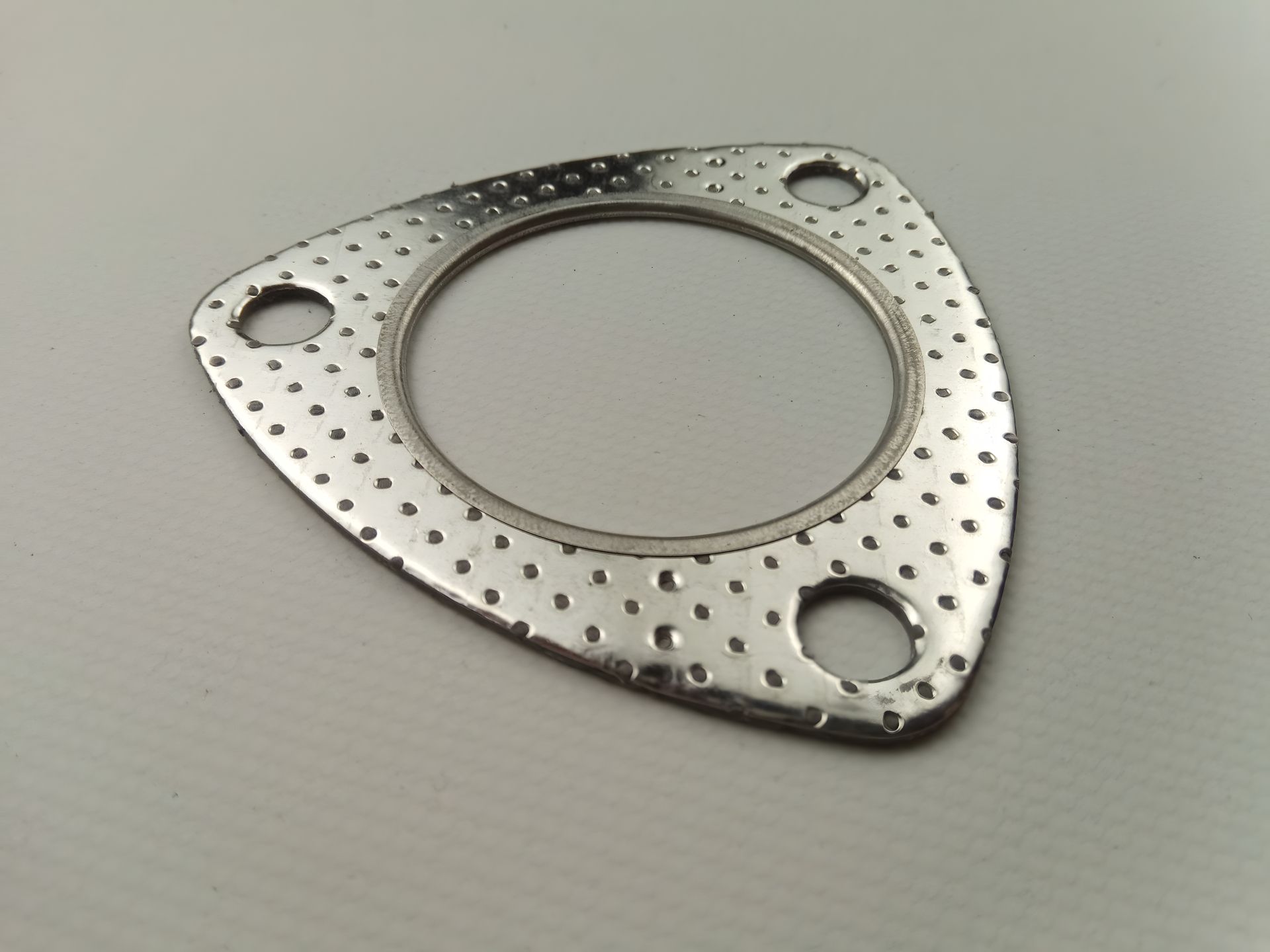 Прокладка приемной трубы (катализатора) ВАЗ 2110, 1118 инж., (метал.) (2110-1203021) Прокладка приемной трубы (катализатора) ВАЗ 2110, 1118 инж., (метал.) (2110-1203021)