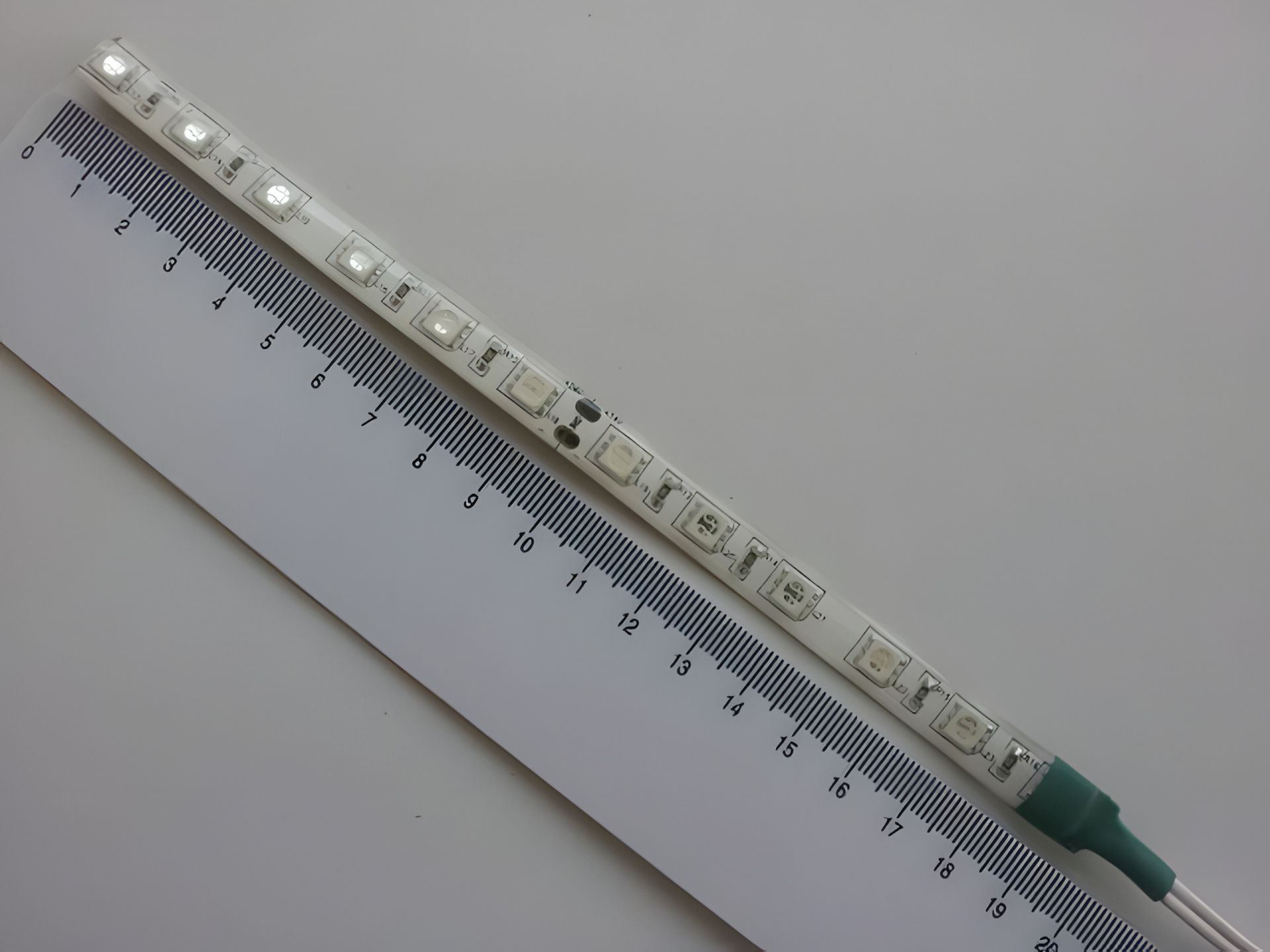 Зеленая лента светодиодная 24V 20см (50 х 50) Зеленая лента светодиодная 24V 20см (50 х 50)