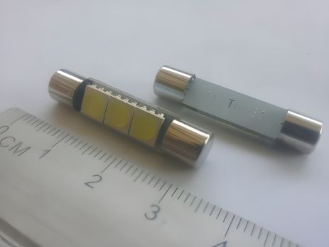 Лампа світлодіод с/ц 12V C5W 31 мм AC 3SMD біла, в козирок Лампа світлодіод с/ц 12V C5W 31 мм AC 3SMD біла, в козирок