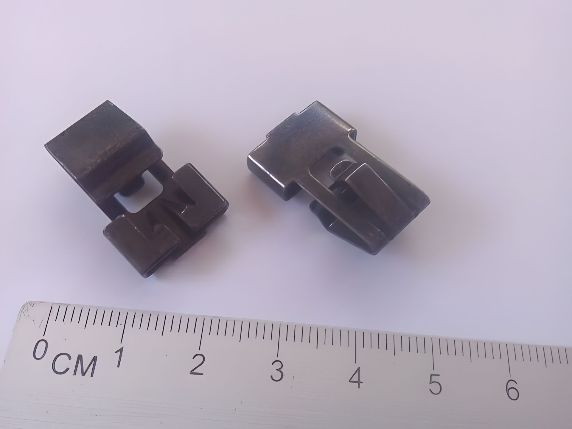 Скоба для панелі магнітоли Lanos, GM (96221359) Скоба для панелі магнітоли Lanos, GM (96221359)