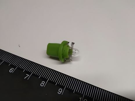 Миниатюрная лампа BOCXOD 12V 2W B8,5D (BAX10d) с патроном (82787), цена за 1 шт