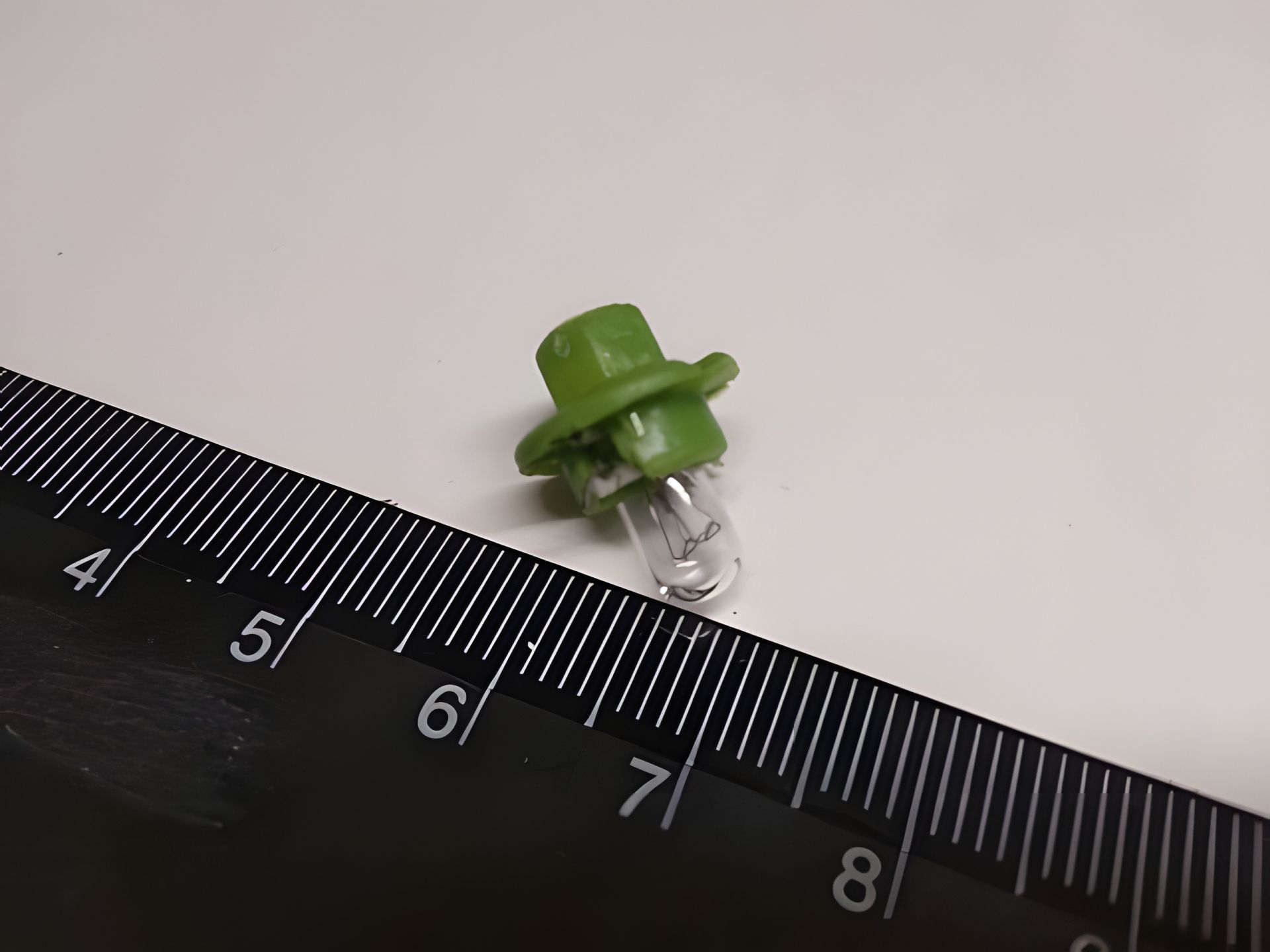 Безцокольна лампа BOCXOD 12V 2W BX8,4D з патроном (82788), за 1 шт ціна Безцокольна лампа BOCXOD 12V 2W BX8,4D з патроном (82788), за 1 шт ціна