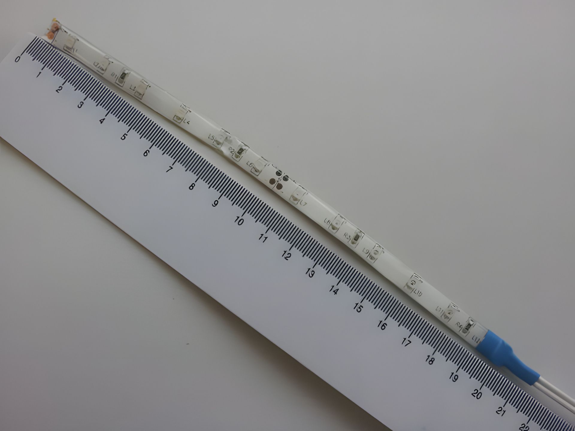 Светодиодная лента 24V 20см (синяя, 35 х 28) Светодиодная лента 24V 20см (синяя, 35 х 28)