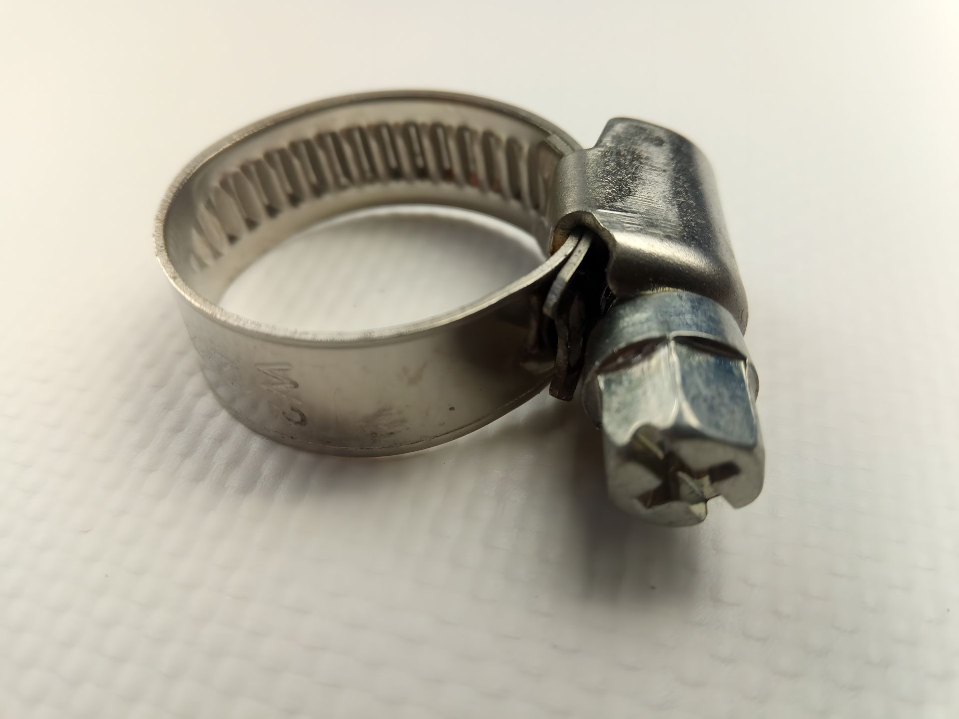 Хомут гвинтовий нерж. сталь 12-20 мм APRO Хомут гвинтовий нерж. сталь 12-20 мм APRO