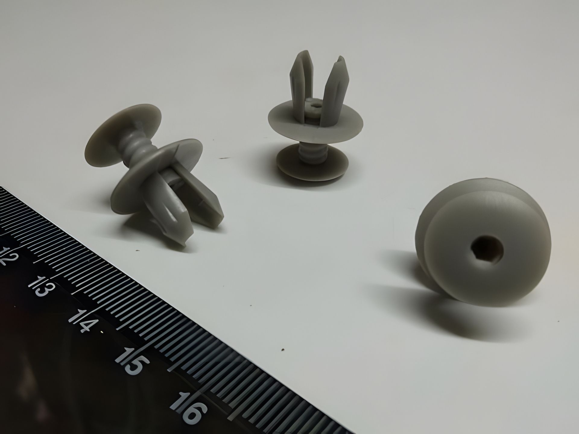 Кріплення пістон внутрішньої обробки, кузова, радіатора VW (C929) (70186729901C) Кріплення пістон внутрішньої обробки, кузова, радіатора VW (C929) (70186729901C)